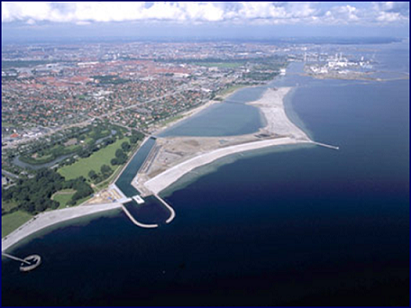 Fig. 11. Aerial photo of Amager Beach Park, which consists of the following main elements: Island with terminal structures north and south and a separating headland between northern and southern beaches and a lagoon