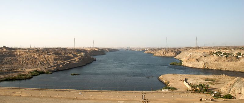 File:LookingDownTheNileFromTheAswanDam JorgeLascar.jpg